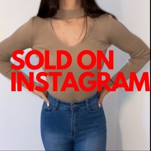 V-neck long sleeve top